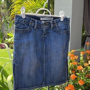 Express Precision Fit denim jean skirt 🌺 stretch 🌺 Size 4